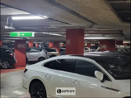 Parcheggio P1 Aeroporto Ginevra foto 8